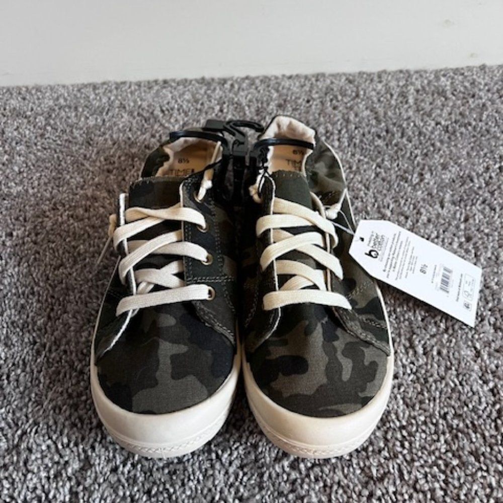 NWT memory form slip on shoes camo colored